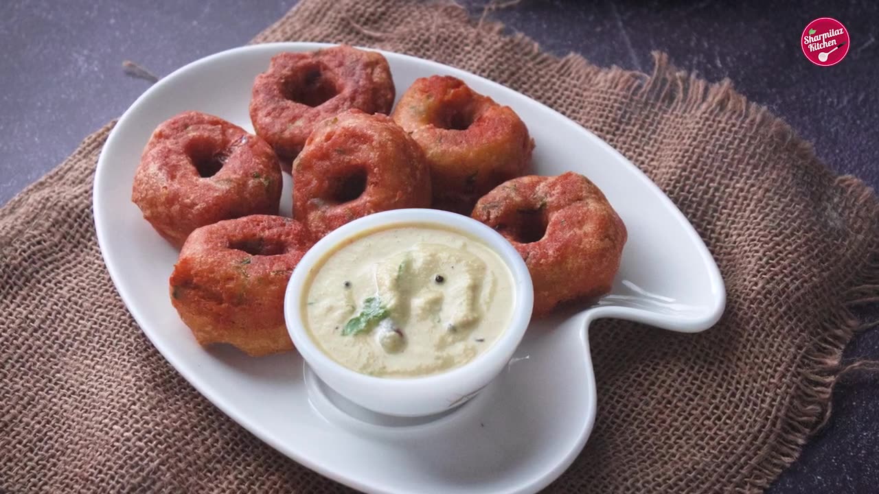 Delicious South Indian Dish Crispy Medu Vada Recipe