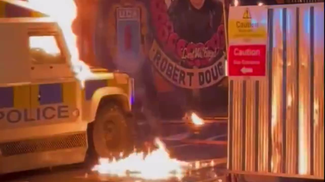Latest scenes from Belfast. Loyalists riot with PSNI.