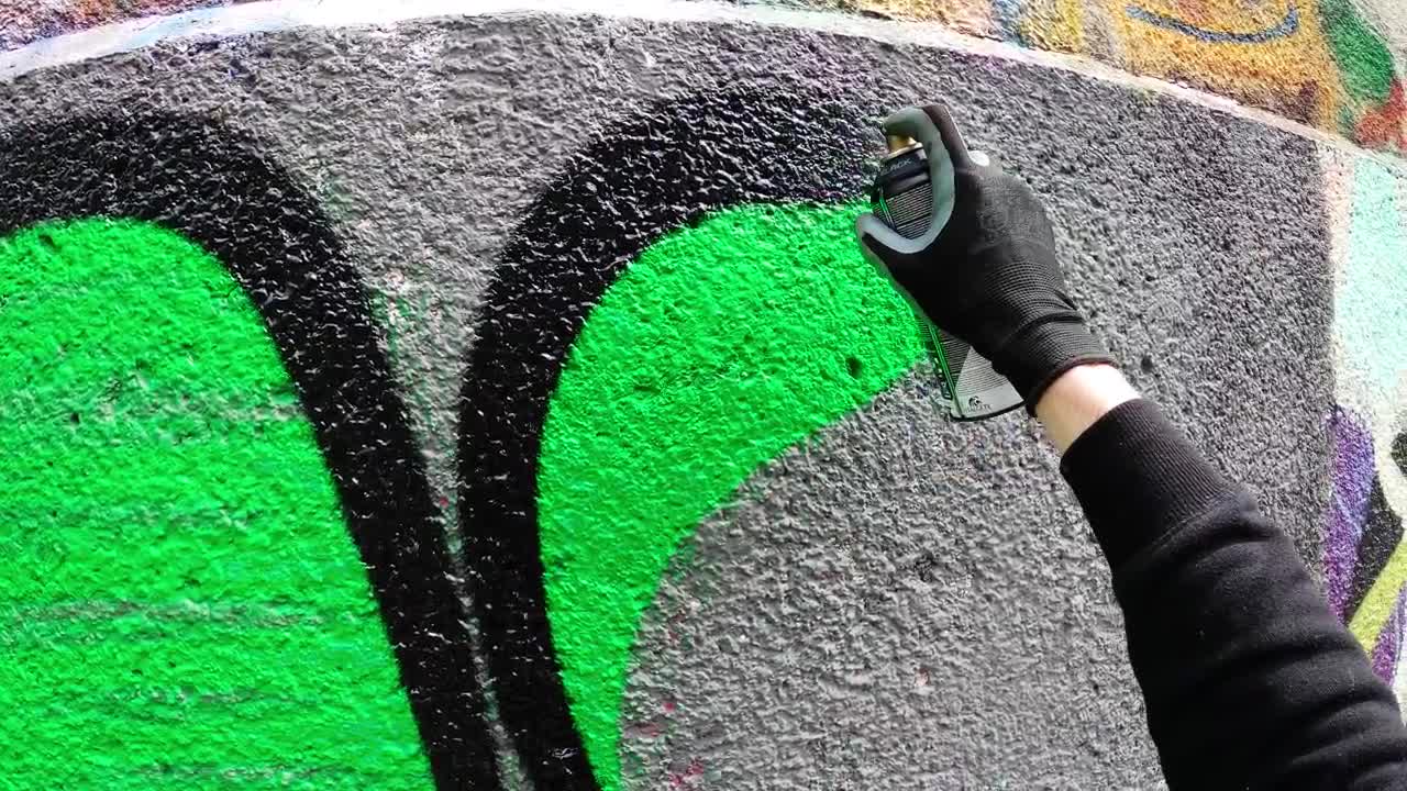 I draw beautiful green graffiti