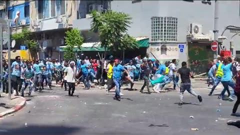 Welcome to Israel, illegal immigrants from Aritra, fighting among them self in the streets