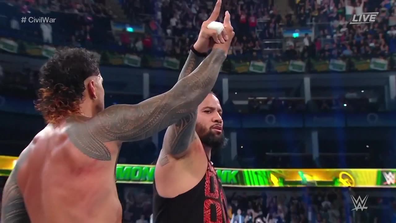 Roman reigns and solo sikoa vs the usos full match wwe mitb