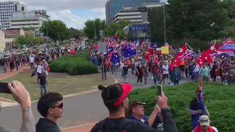 Ten of Thousands protest against vaccine mandate in Canberra