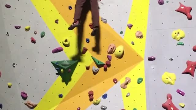 Climb with only hands and no feet, and reach the top in 18 seconds. Keep trying
