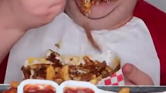 EXTRA CHEESY CHILI CHEESE FRIES MUKBANG‼️