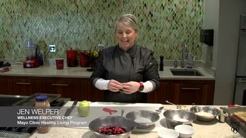 Heart-smart cranberry apple crisp recipe for the holidays