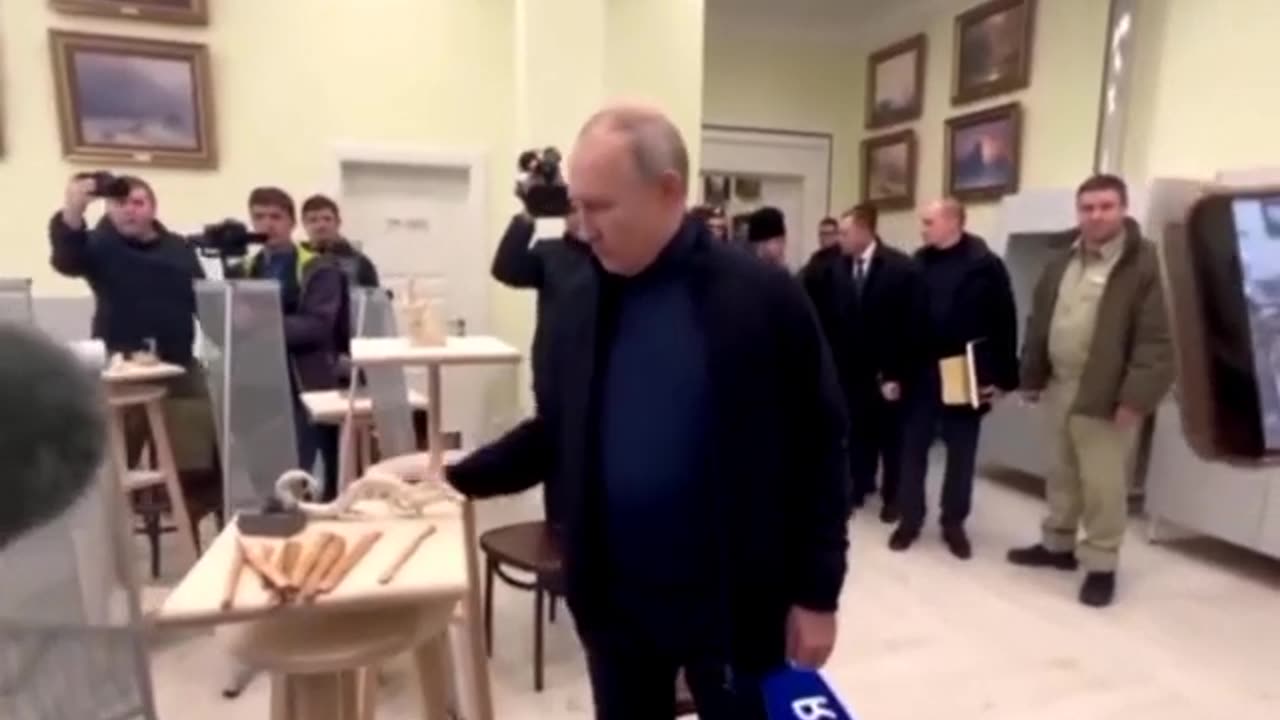 Putin arrived in Crimea on an unannounced visit to mark the ninth anniversary
