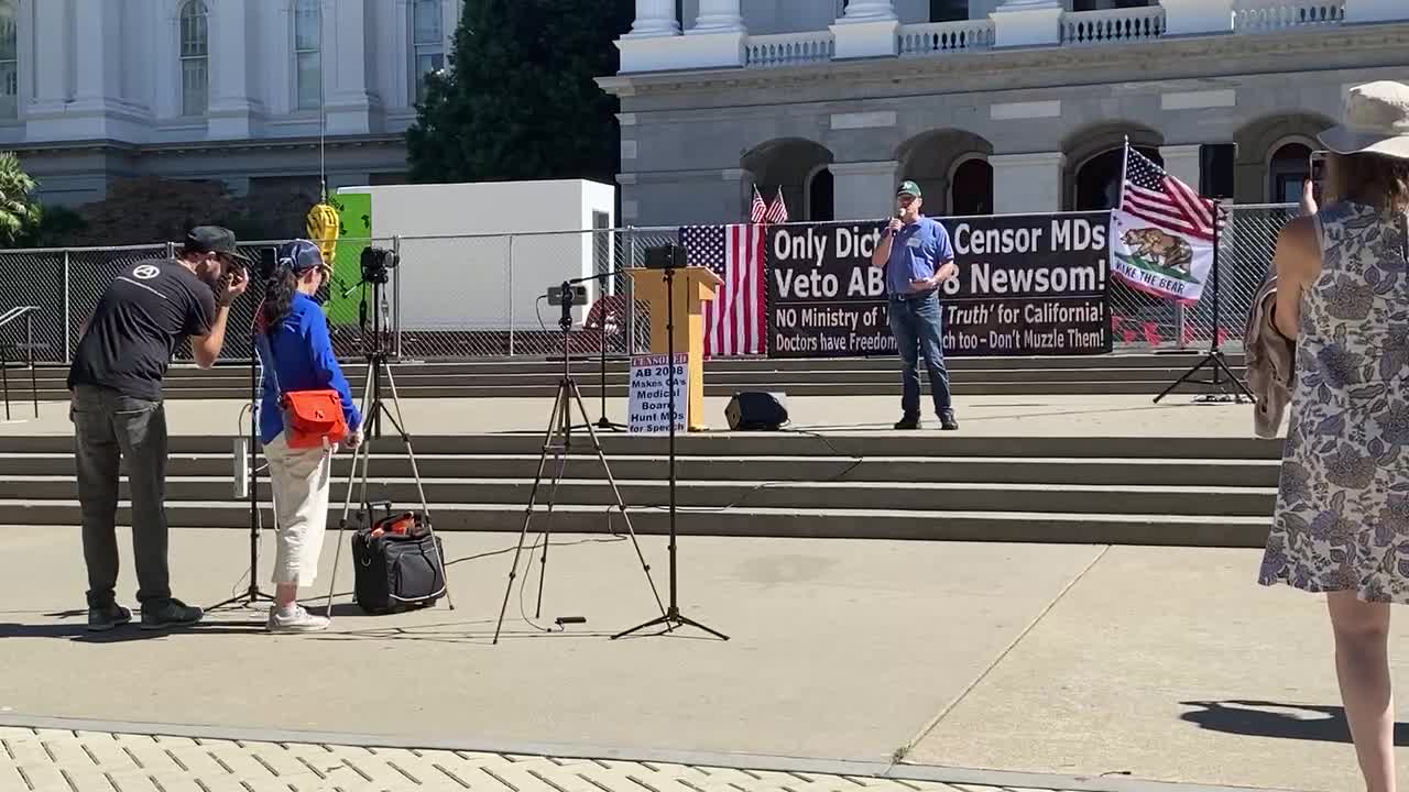 Leigh Dundas, JD At the sac capital has ver Fredom of speech rally.