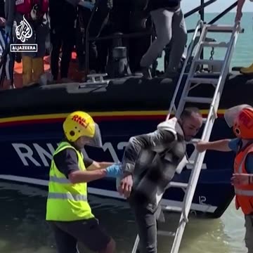 Young children were among dozens of #migrants crossed the English Channel