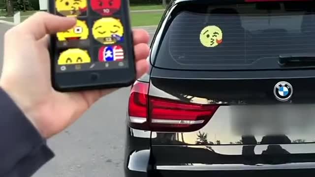 emojii display on car