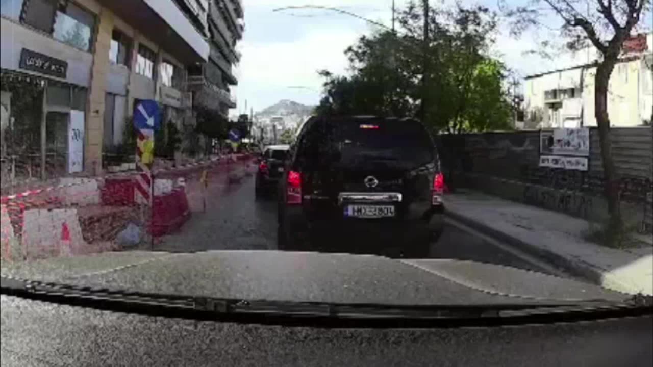 Η συνοδεία του Νίκου Δένδια