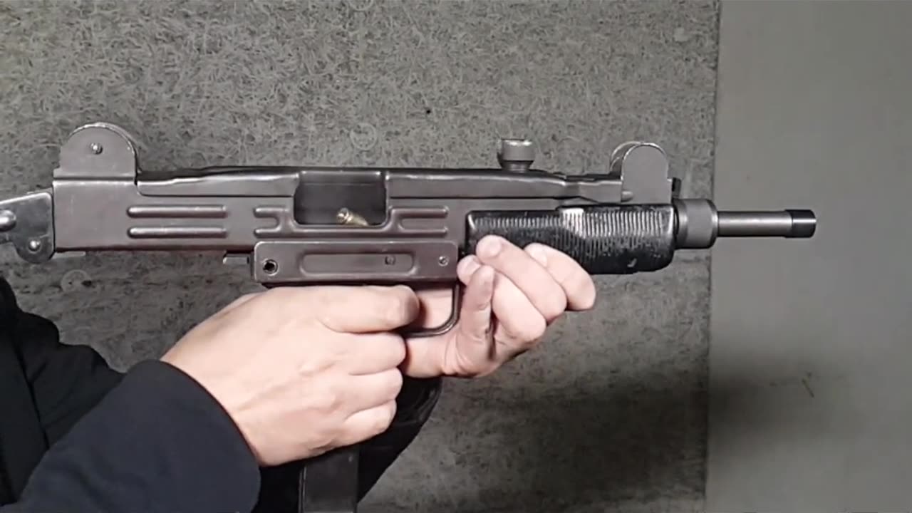 Uzi submachine gun and a bad case
