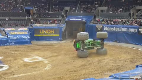 #GraveDigger having some fun 🏴‍☠️ #monsterjam #monstertruck #skills #motorsport #fyp
