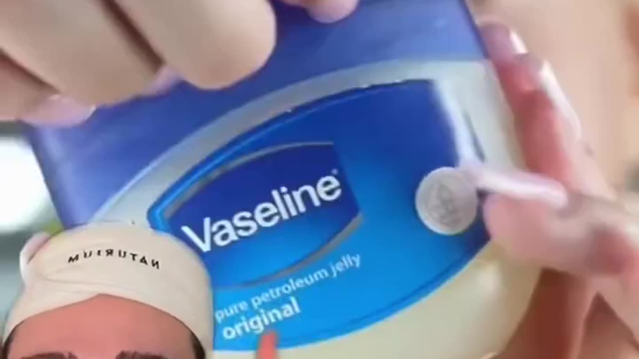 VIRAL VASELINE HACKS!😱 (follow for more!💗) #beauty #skincare #skin #beautytips #skincareroutine