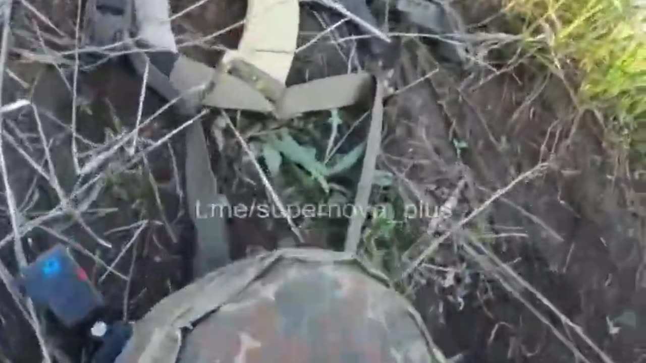 Ukrainian soldier gets woken up by his fleeing buddies and starts screaming in terror thinking