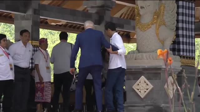 Reflek jokowi kepada joe biden
