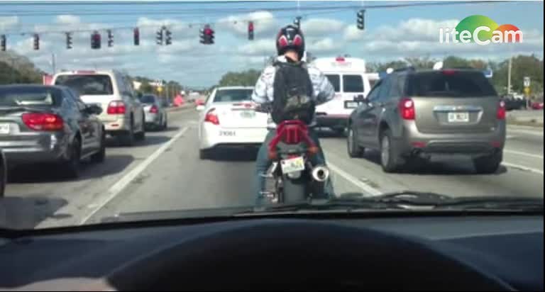 Bikers shows his move!