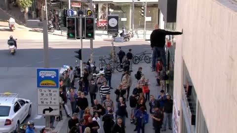 Israeli illusionist floats in the air