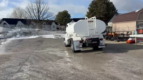 Water Truck 2,000 Gallon 2007 Freightliner M2 CAT Diesel NON CDL!!