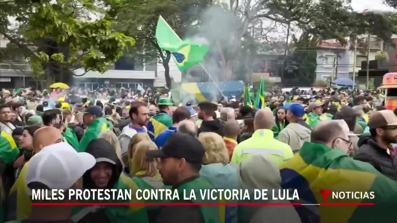 Persisten las protestas por derrota de Bolsonaro en Brasil | Noticias Telemundo