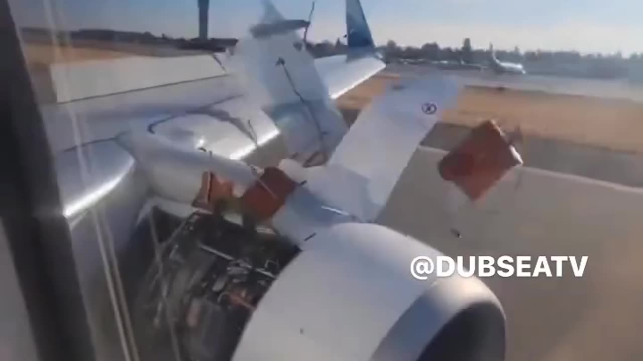 Plane loses engine cowling...