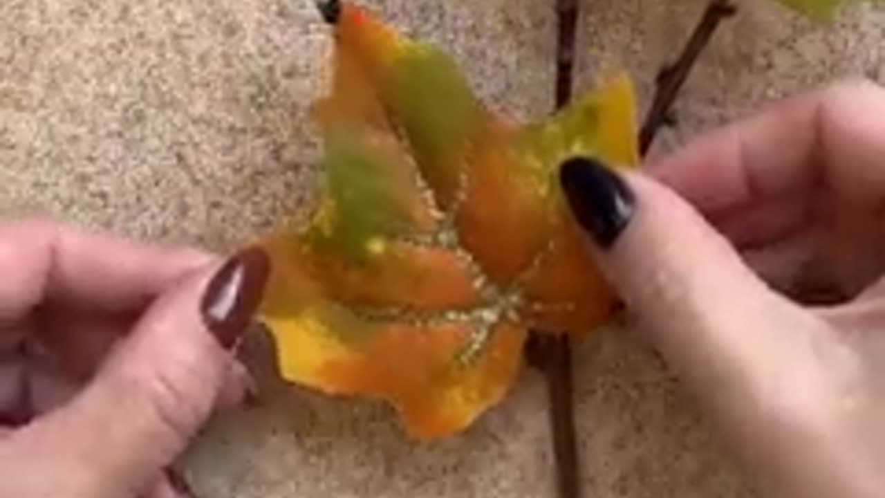 Fall crafts How 🤔 to decorate fall 🍂 🍁 Leaves with gold gliter#diy