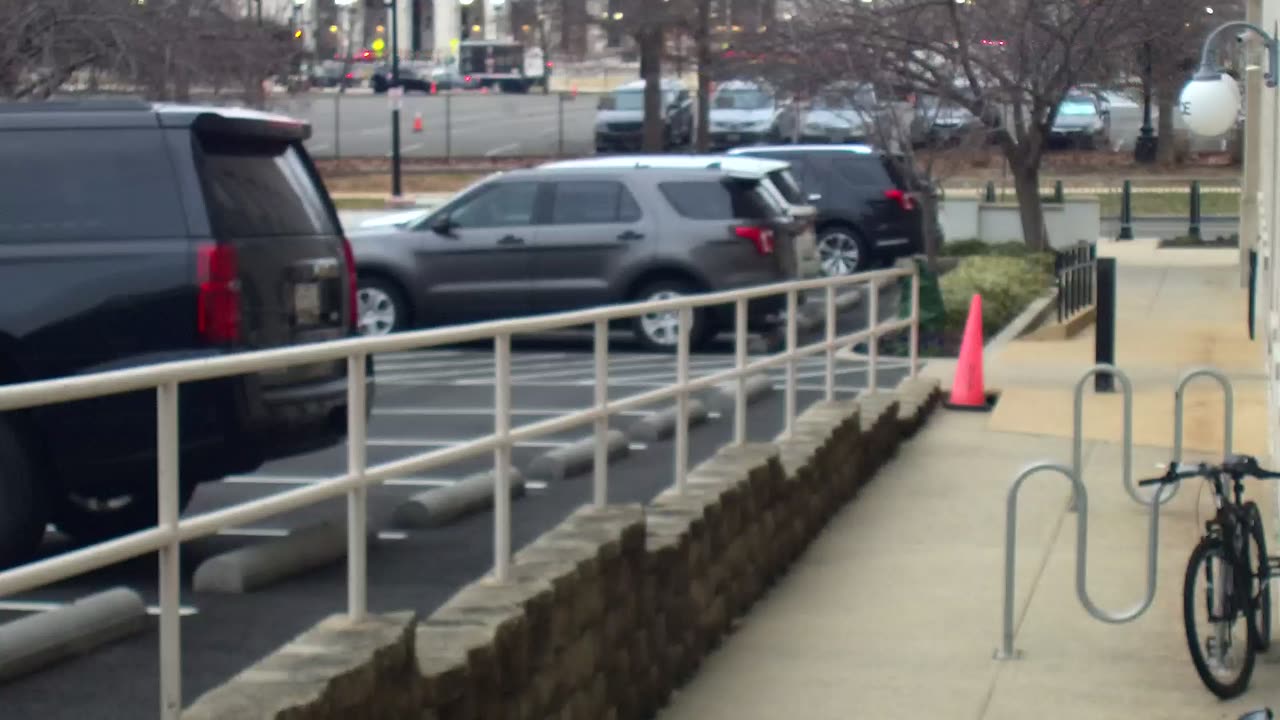 1669HQOB01SouthwestWalkway_2021-01-06_07h40min01s653ms.mp4