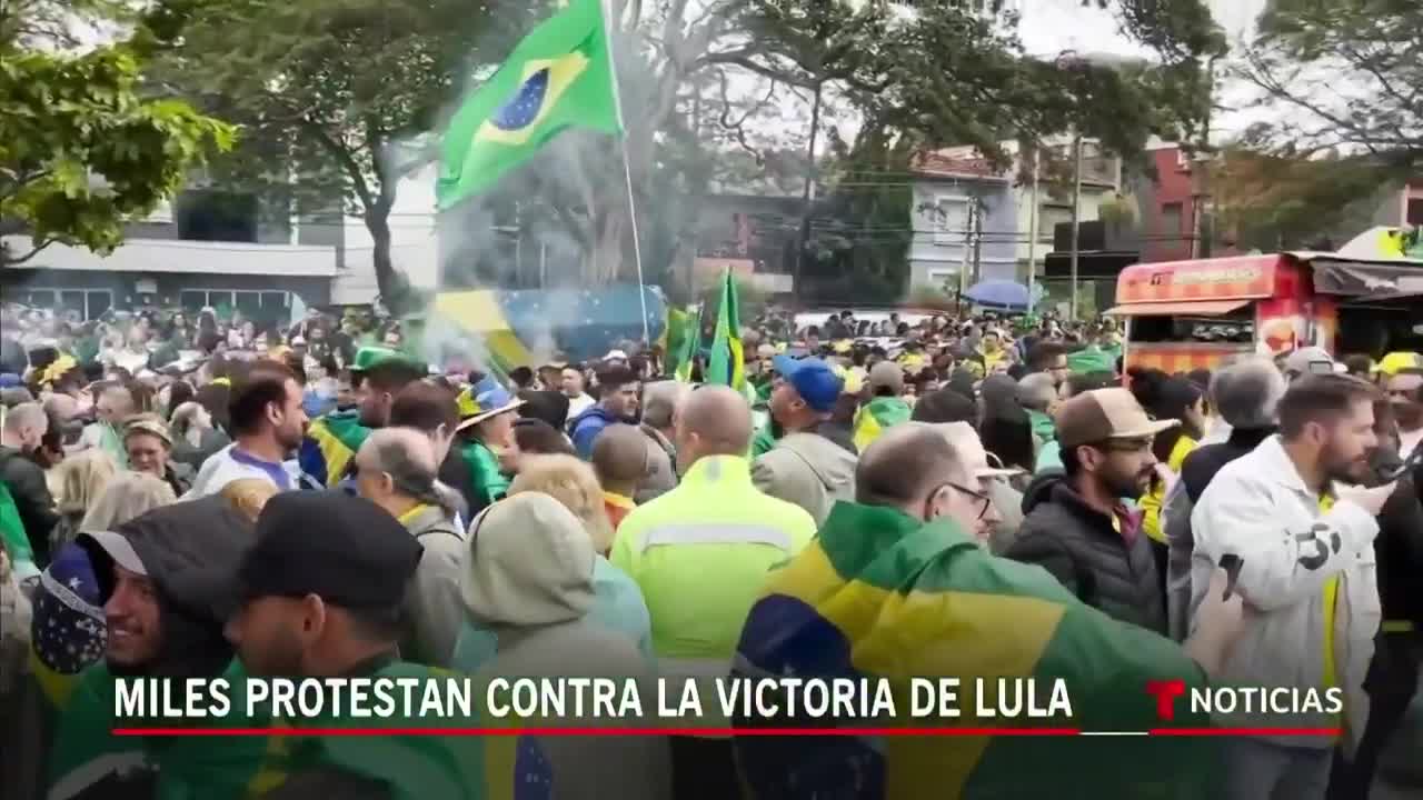 Persisten las protestas por derrota de Bolsonaro en Brasil | Noticias Telemundo