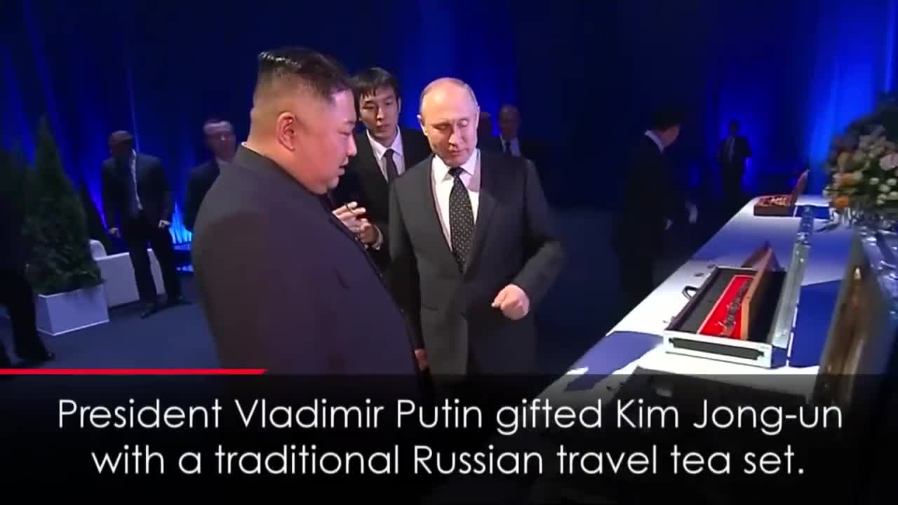 Kim Jong-un gives Vladimir Putin a SWORD at final summit dinner_1