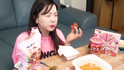 [Muskbang ASMR] Korean Convenience Store Food Rose Fire Ramen tteokbokki jelly Desserts Ssoyoung