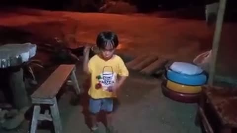 This kiddo can dance like a pro