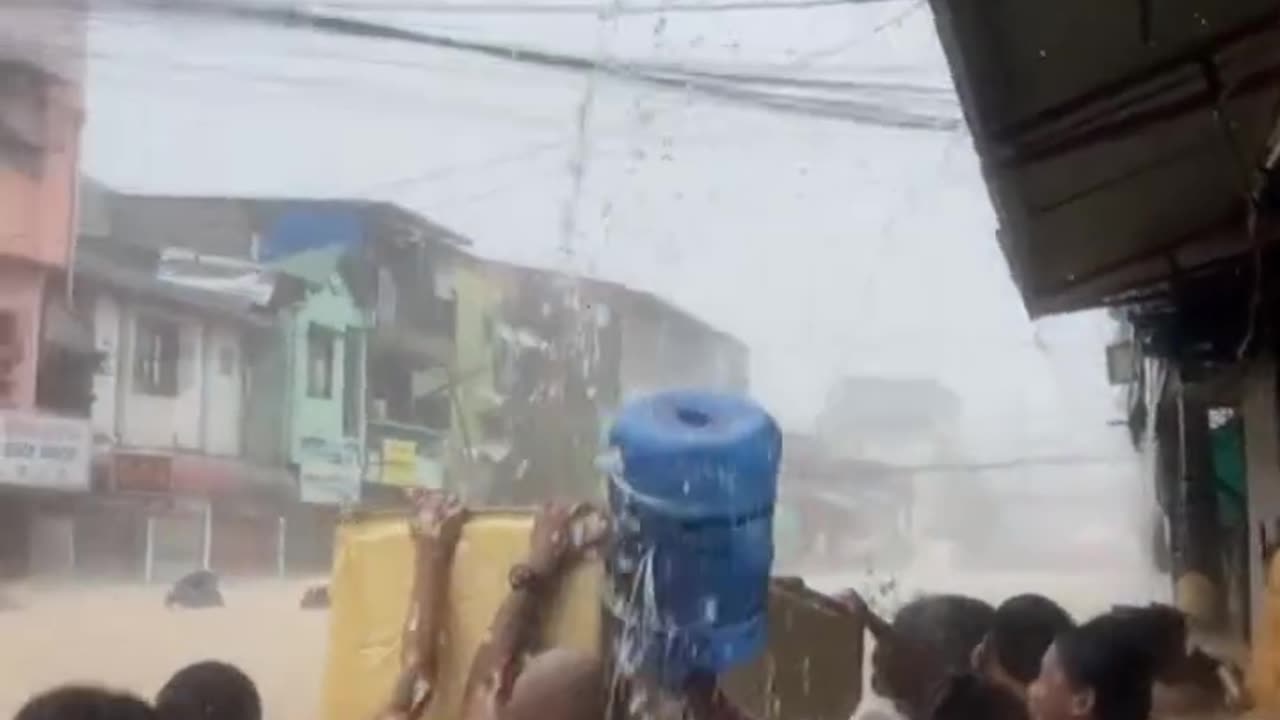 Bicol hit by severe typhoon #philippines #viralvideo