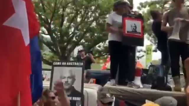 AUSSIE FREEDOM CONVOY: SInging to SCUMO!!!