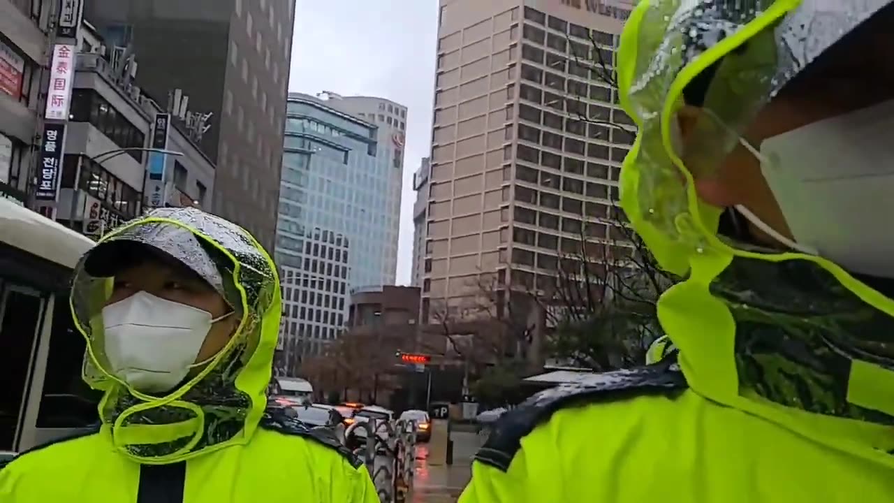 20210311_V3_S01(Tv1gJDf43-E)어느 나라 법이야_ 카메라 들고 가면 안되고! 일반인은 되고!