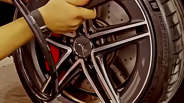 Install the hub protector.