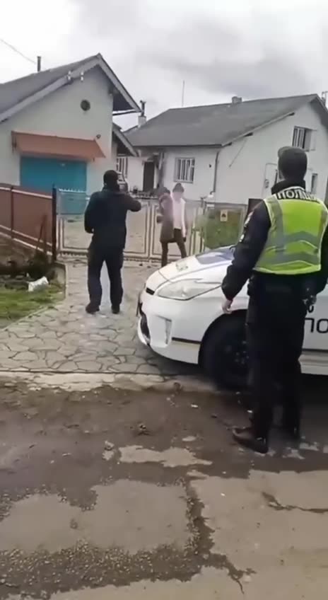 A Ukrainian woman with a machete puts the police on the run. It's unclear