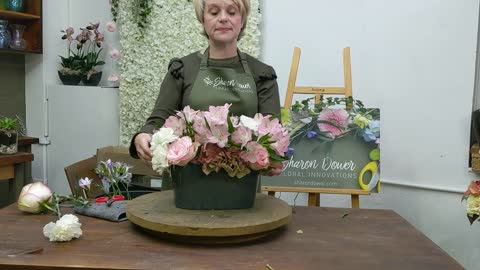 How to make a Massed Oval Flower Arrangement