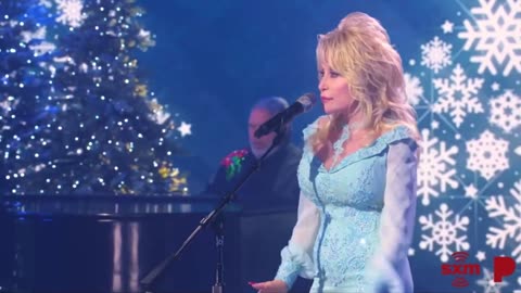 Dolly Parton - I Saw Mommy Kissing Santa Claus