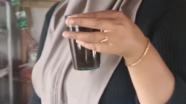 PENJUAL KOPI YANG CANTIK