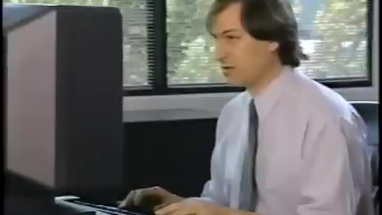 Steve Jobs Makes Fun of DOS in 1992