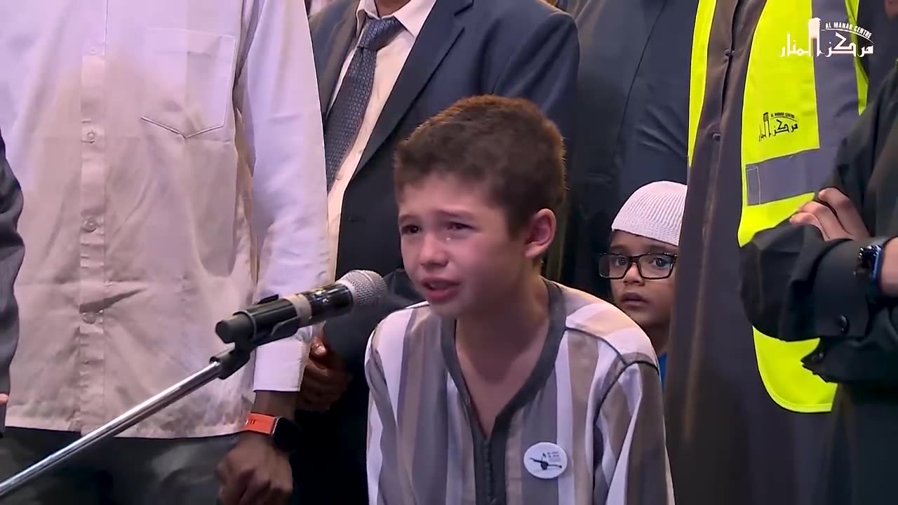 VERY EMOTIONAL: YOUNG BOY CRIES WHILE SPEAKING TO MUFTI MENK