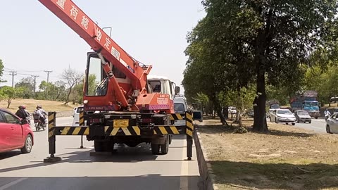 Crane work in highway....@pakistanisairsapatee