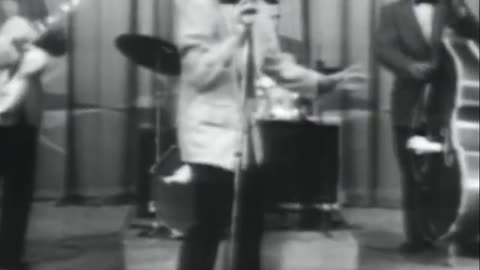 Elvis Presley - Hound Dog (Live)