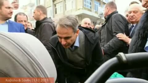 Έβαλε τα κλάματα το μωρό..... μόλις είδε τον Κούλη...