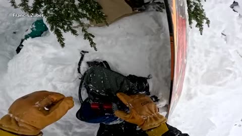 Snowboarder finds man in snow and save him by luck