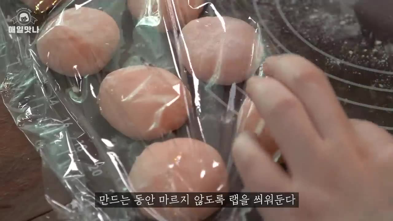 Strawberry Glutinous Rice Cake, Chapssaltteok, Mochi