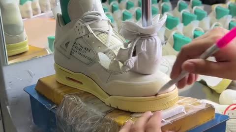 What’s it? Making fake sneakers process?