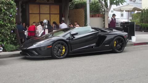 Lamborghini Aventador S in Beverly Hills (w startup)