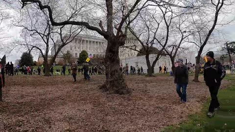 New Leaked J6 Footage Shows DC Metro Cop Encouraging People to Go Towards The Capitol