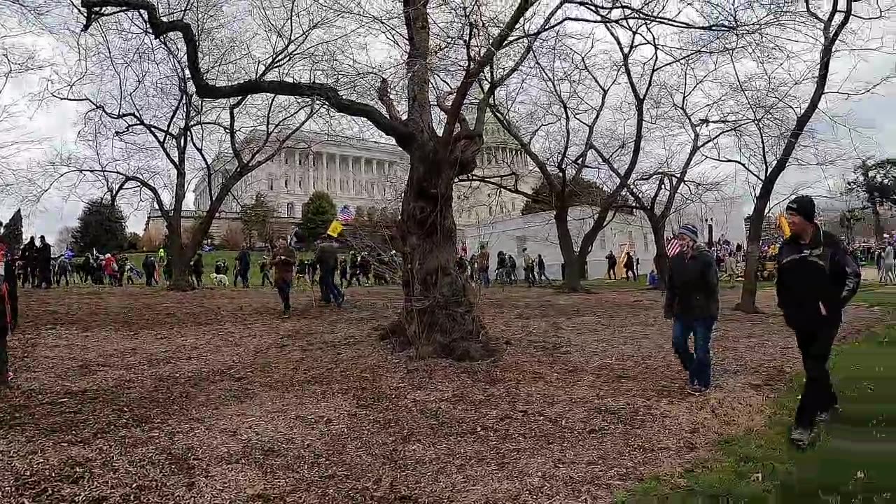New Leaked J6 Footage Shows DC Metro Cop Encouraging People to Go Towards The Capitol