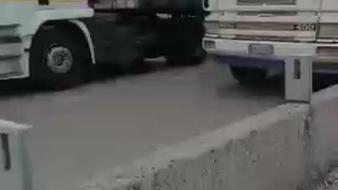 🇮🇹 Italian Truckers Shut Down To Protest COVID TYRANNY ITAL